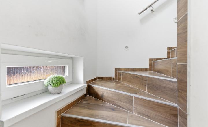 HOMreal.sk | Moderný rodinný dom v obci Chtelnica – ideálne bývanie bez kompromisov - fotografia 10
