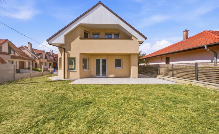 HOMreal.sk |  5 izbová novostavba s garážou v Ružindole pri Trnave – komfortné bývanie v pokojnej lokalite - fotografia 1
