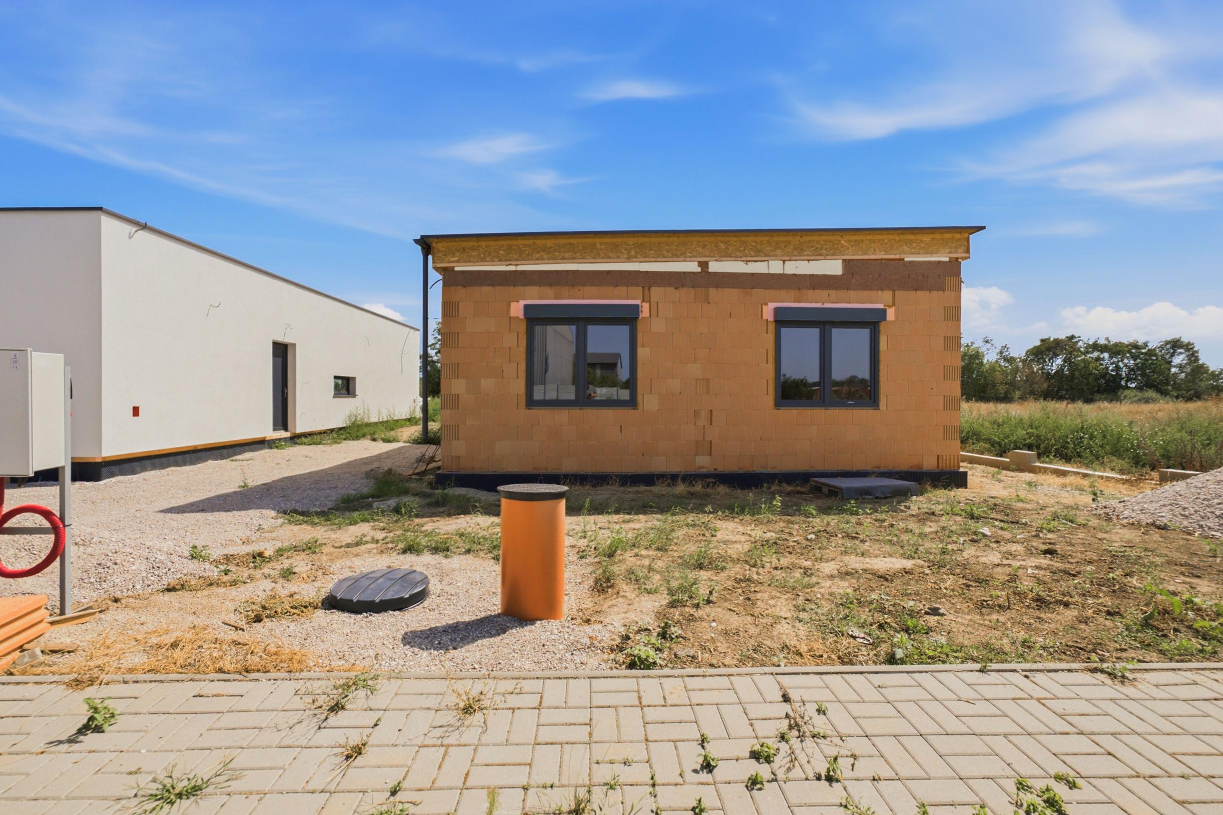HOMreal.sk_MODERNÝ 4-IZBOVÝ BUNGALOV | SLOVENSKÁ NOVÁ VES | POZEMOK 508 m² | ÚŽITKOVÁ PLOCHA 120 m²