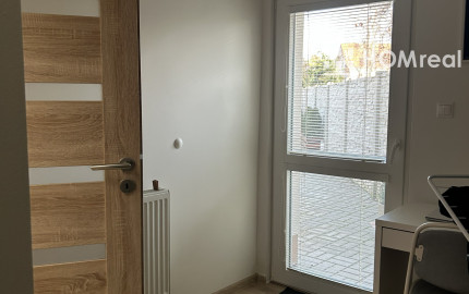 HOMreal.sk | Na predaj: zrekonštruovaná budova obchodu a služieb s 2-izbovým domom – ideálne spojenie podnikania a bývania