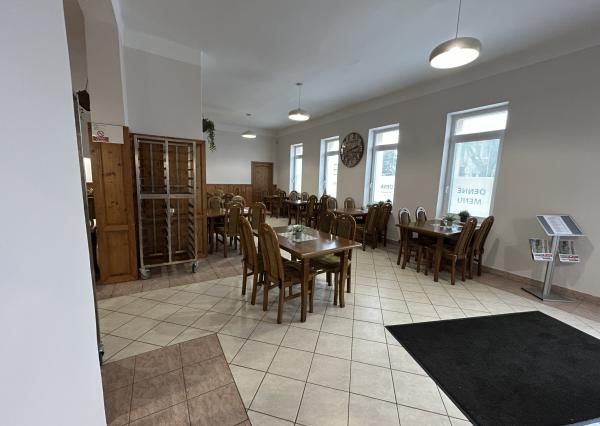 HOMreal.sk | Na predaj: zrekonštruovaná budova obchodu a služieb s 2-izbovým domom – ideálne spojenie podnikania a bývania