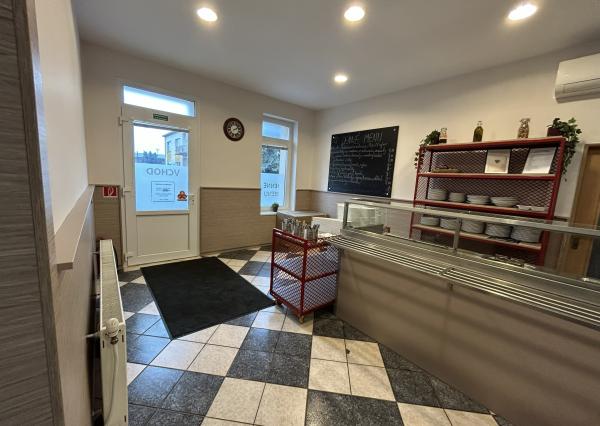 HOMreal.sk | Na predaj: zrekonštruovaná budova obchodu a služieb s 2-izbovým domom – ideálne spojenie podnikania a bývania