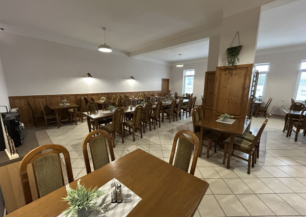 HOMreal.sk | Na predaj: zrekonštruovaná budova obchodu a služieb s 2-izbovým domom – ideálne spojenie podnikania a bývania