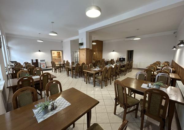 HOMreal.sk | Na predaj: zrekonštruovaná budova obchodu a služieb s 2-izbovým domom – ideálne spojenie podnikania a bývania