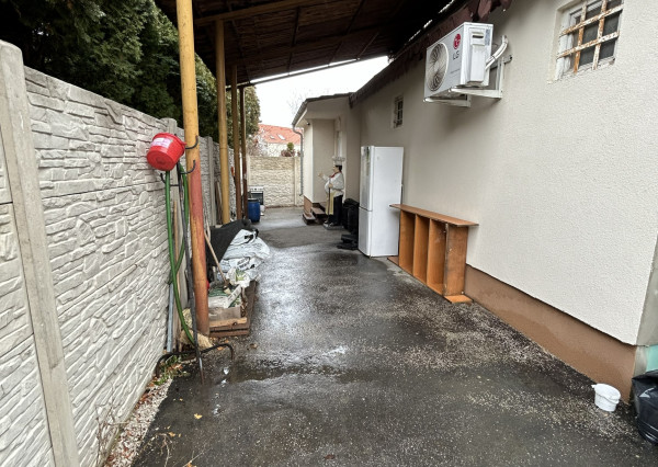 HOMreal.sk | Na predaj: zrekonštruovaná budova obchodu a služieb s 2-izbovým domom – ideálne spojenie podnikania a bývania