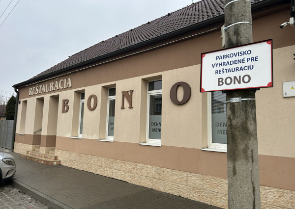 HOMreal.sk | Na predaj: zrekonštruovaná budova obchodu a služieb s 2-izbovým domom – ideálne spojenie podnikania a bývania