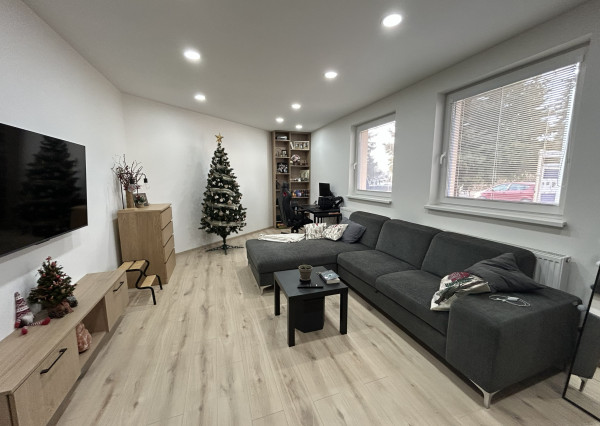 HOMreal.sk | Na predaj: zrekonštruovaná budova obchodu a služieb s 2-izbovým domom – ideálne spojenie podnikania a bývania