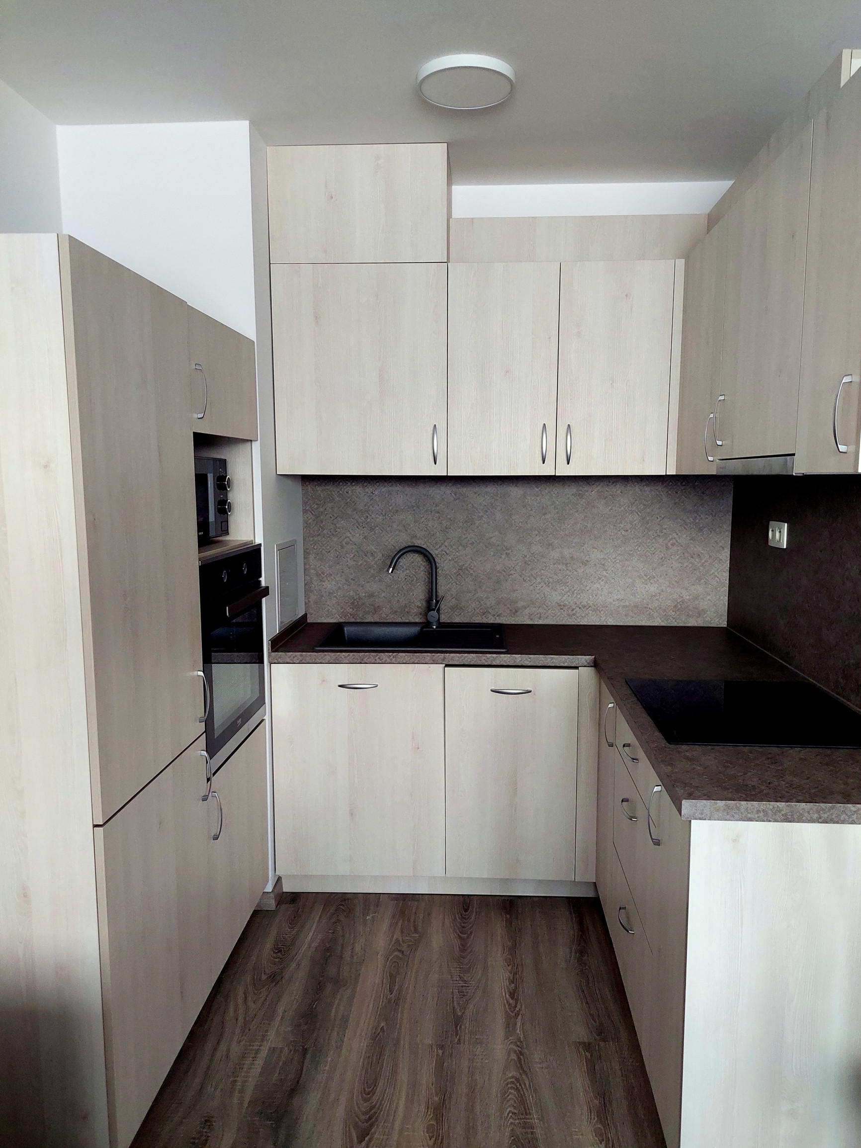 HOMreal.sk |  na prenájom moderný 2-izbový byt v bytovom dome Arboria na Novomestskej ulici.